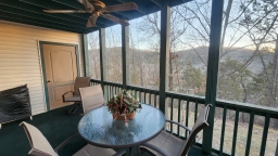Relax on the screened-in deck and take in the beautiful bluffs over Lake Taneycomo when the leaves are off the trees.